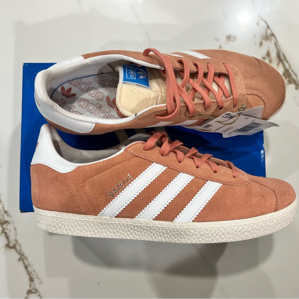 NWT 🎀 Adidas Coral and White Gazelle Sneakers